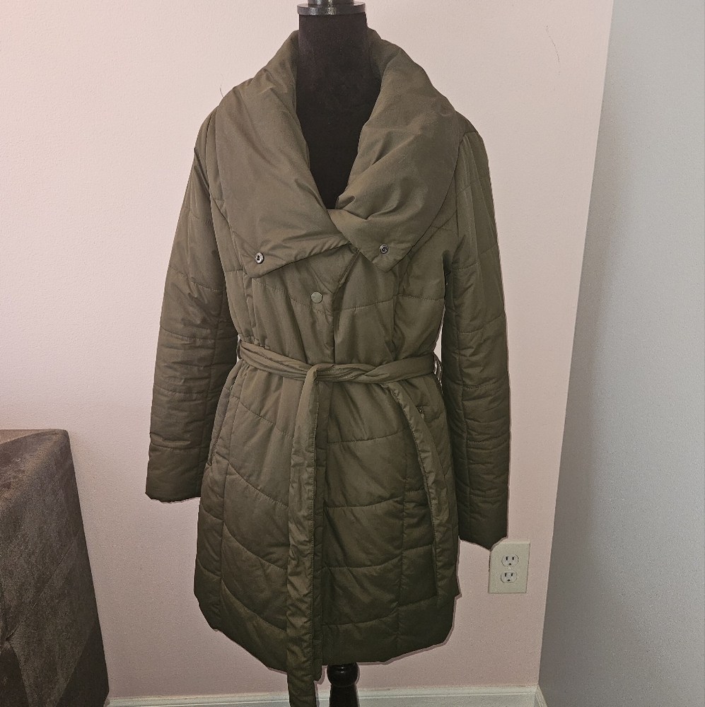 Versatile Army Green Belted Puffer Coat - Size Large - Picture 2 of 9